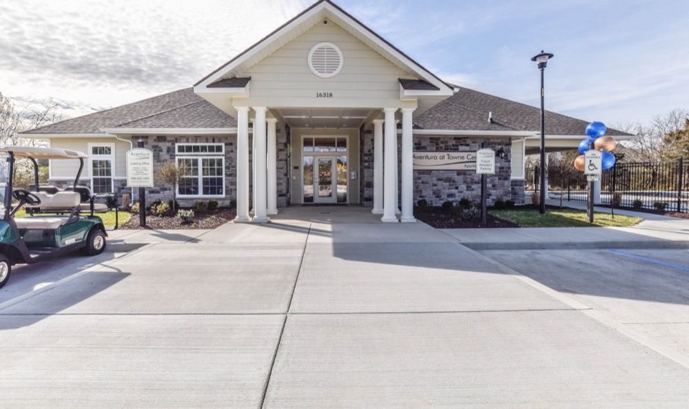 Clubhouse Large 1 10